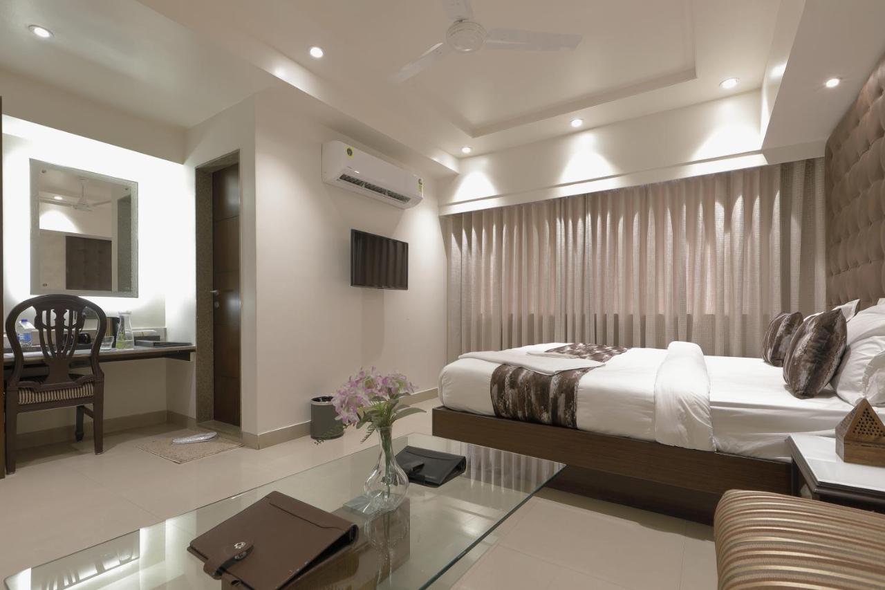 Hotel Ariana Residency Мумбаи Экстерьер фото