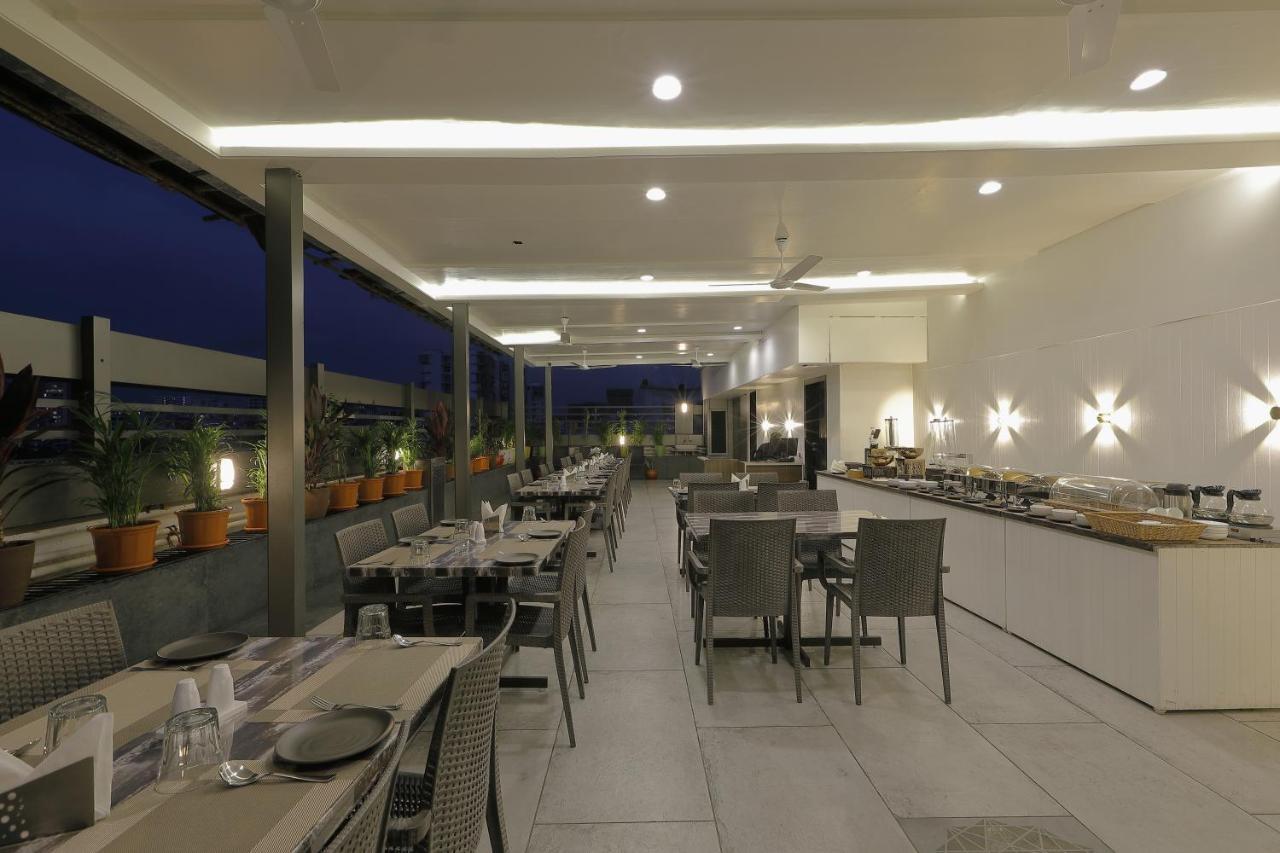 Hotel Ariana Residency Мумбаи Экстерьер фото
