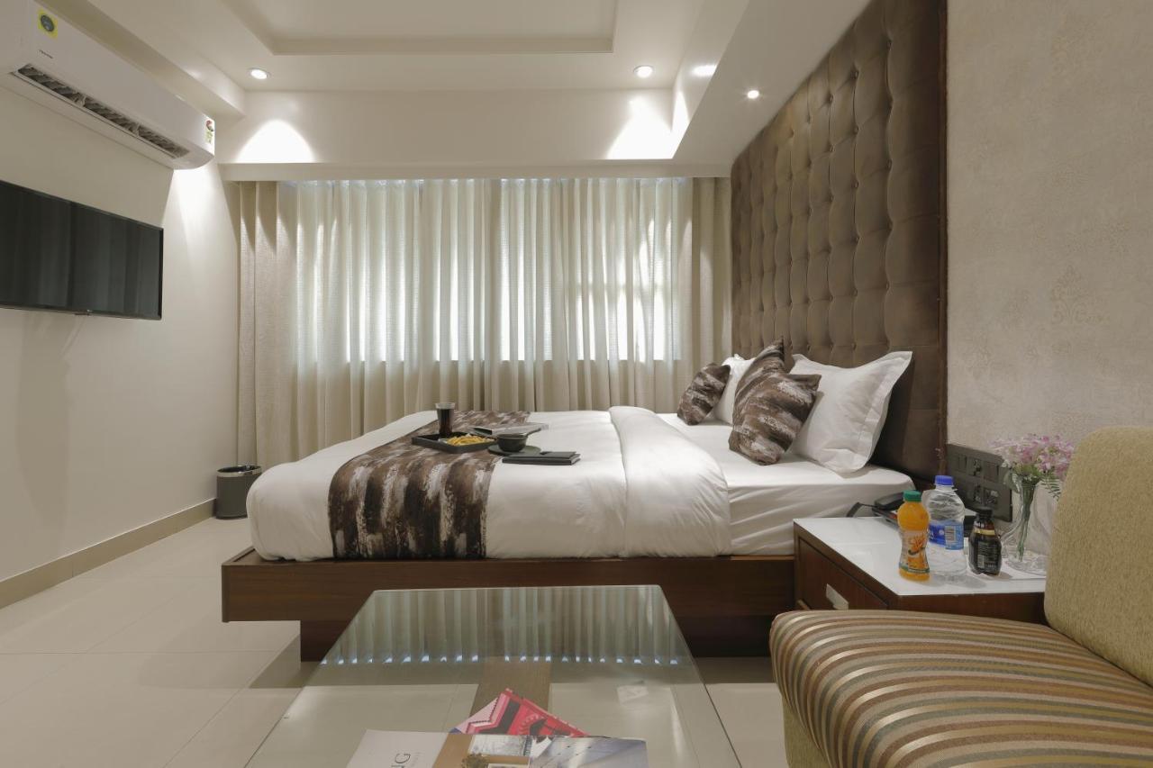 Hotel Ariana Residency Мумбаи Экстерьер фото
