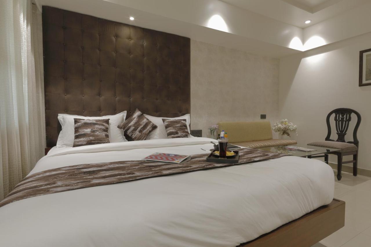 Hotel Ariana Residency Мумбаи Экстерьер фото