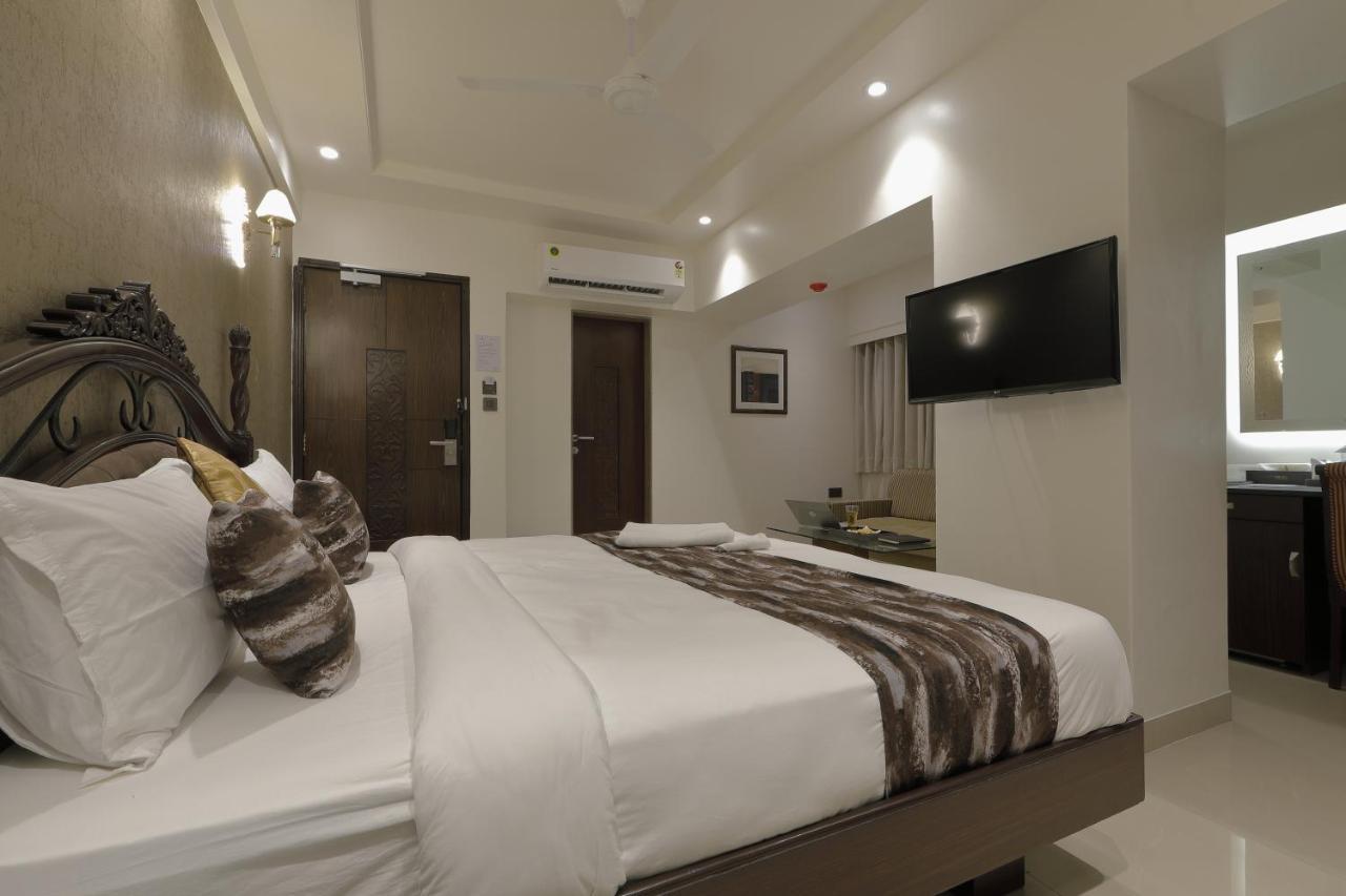 Hotel Ariana Residency Мумбаи Экстерьер фото