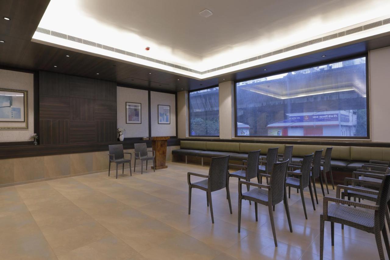 Hotel Ariana Residency Мумбаи Экстерьер фото