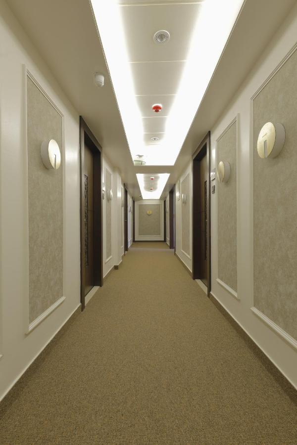 Hotel Ariana Residency Мумбаи Экстерьер фото