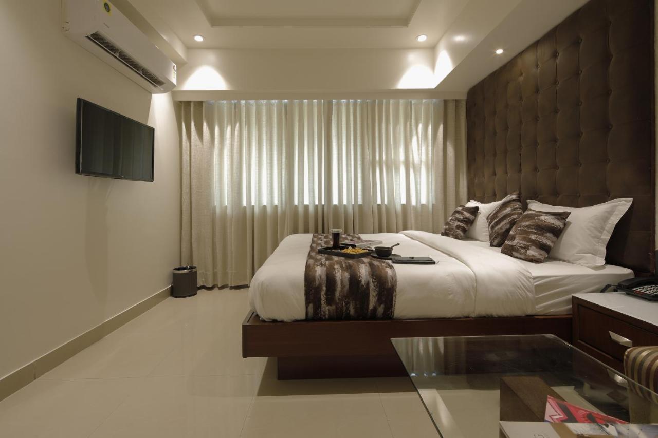 Hotel Ariana Residency Мумбаи Экстерьер фото