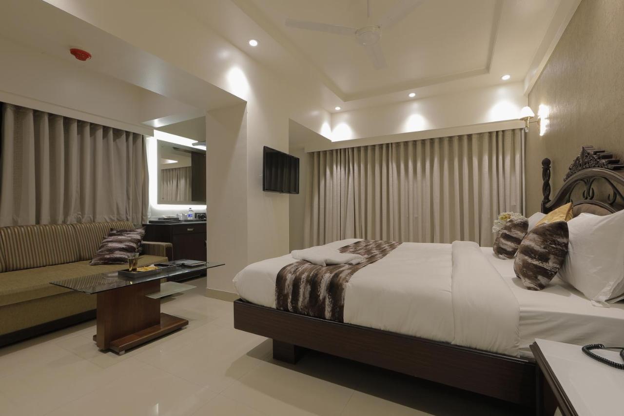Hotel Ariana Residency Мумбаи Экстерьер фото